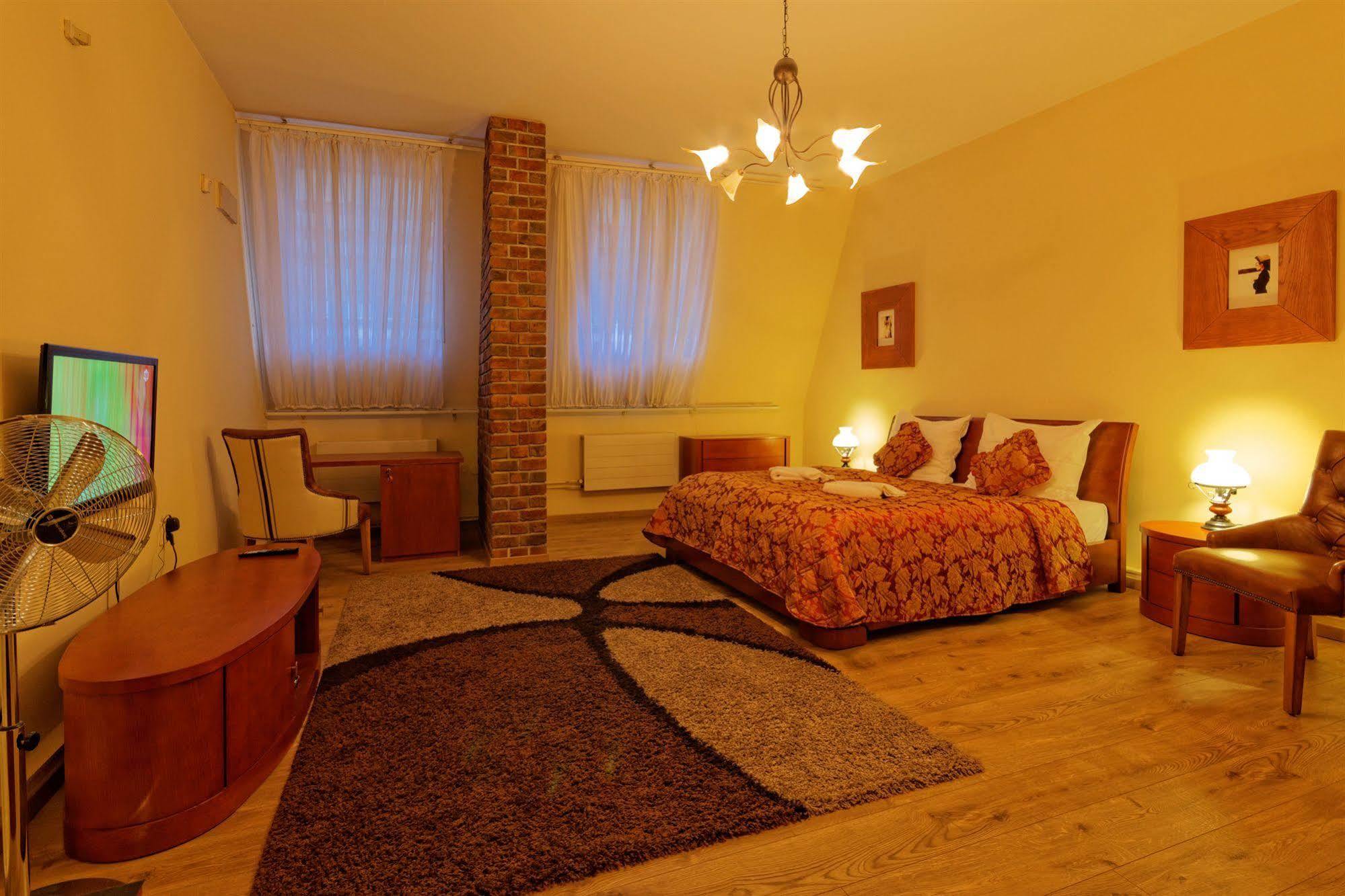 Enjoy Inn بلزن المظهر الخارجي الصورة