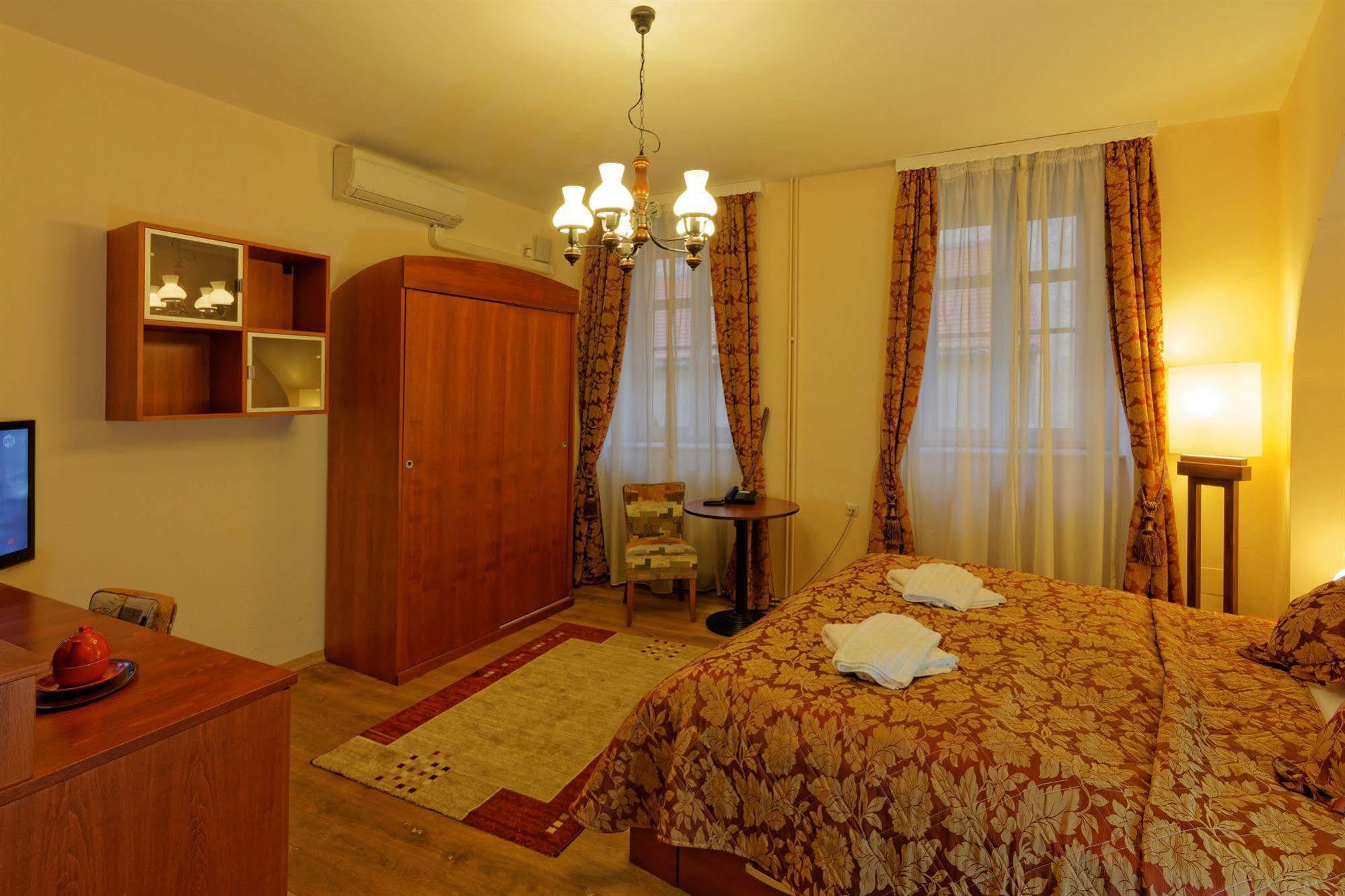 Enjoy Inn بلزن المظهر الخارجي الصورة